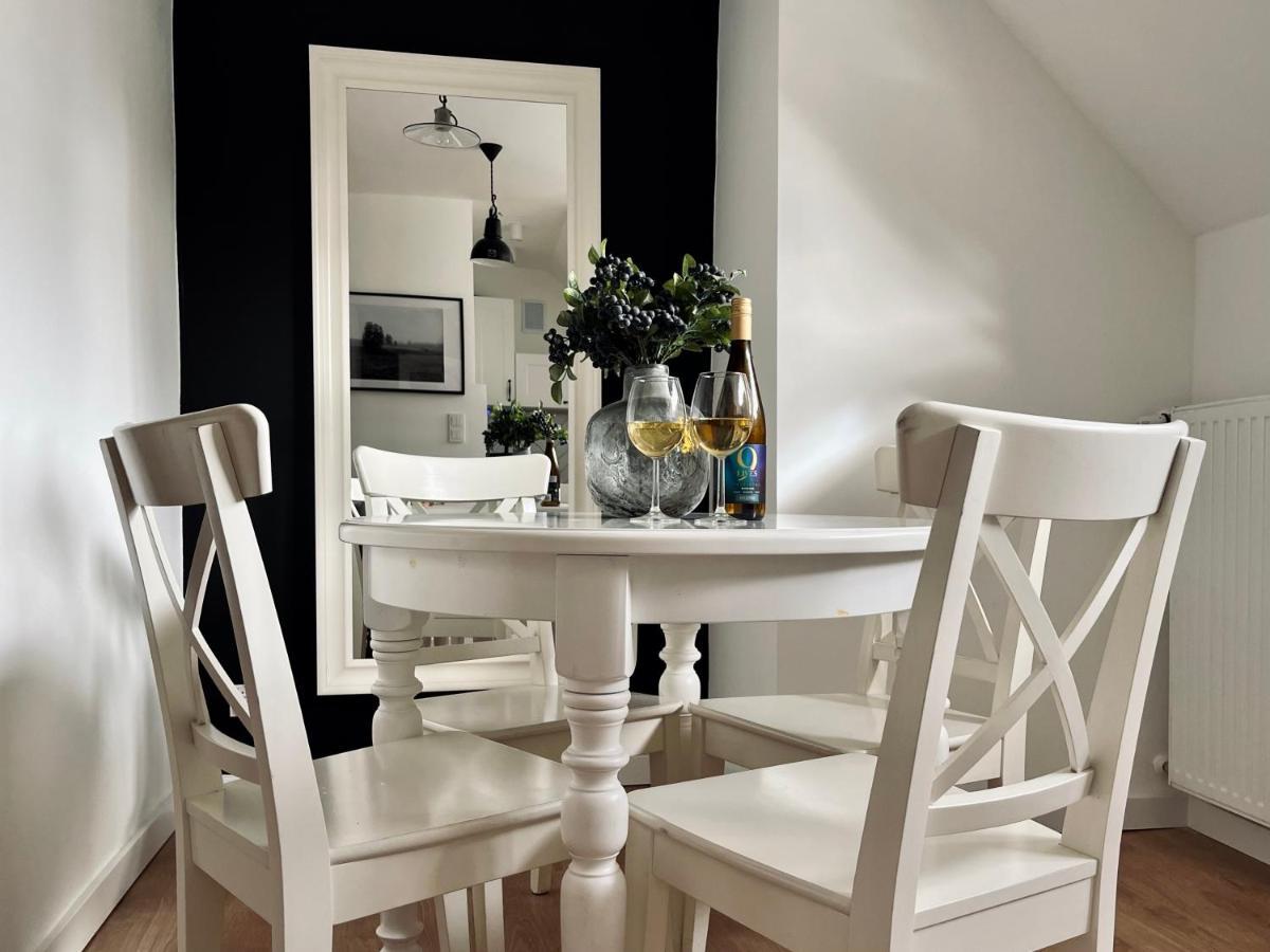 Apartament Dana Browna Jelenia Gora Bagian luar foto