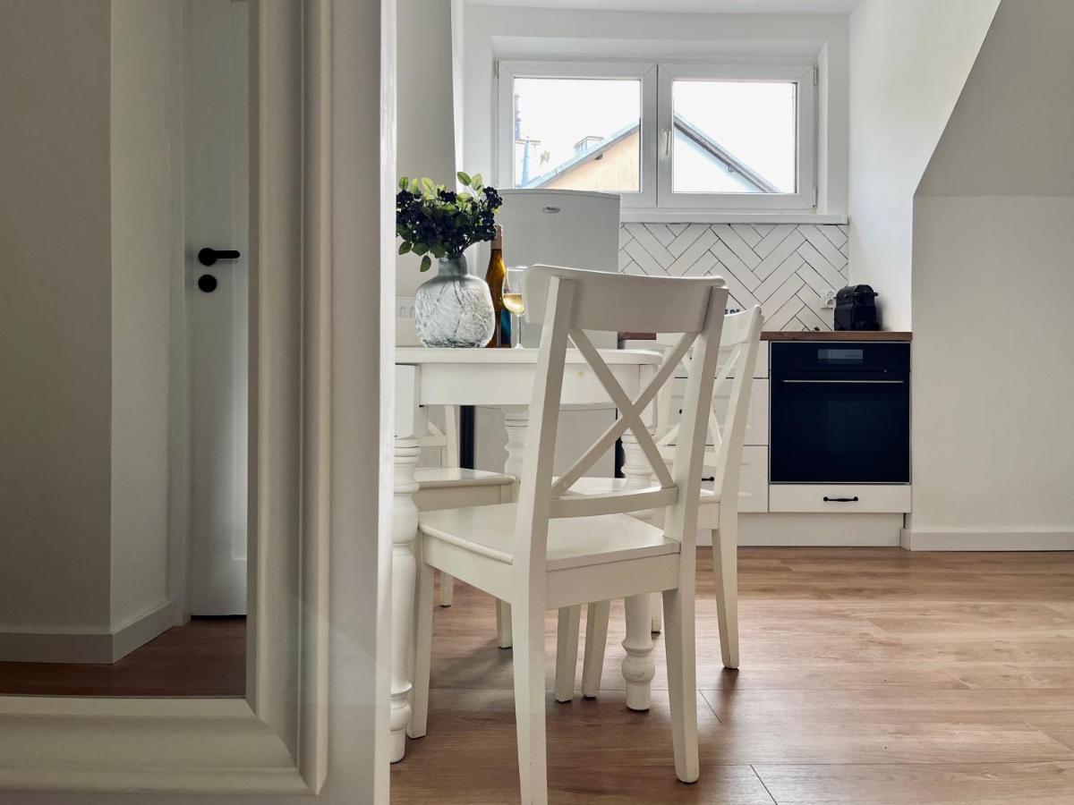 Apartament Dana Browna Jelenia Gora Bagian luar foto
