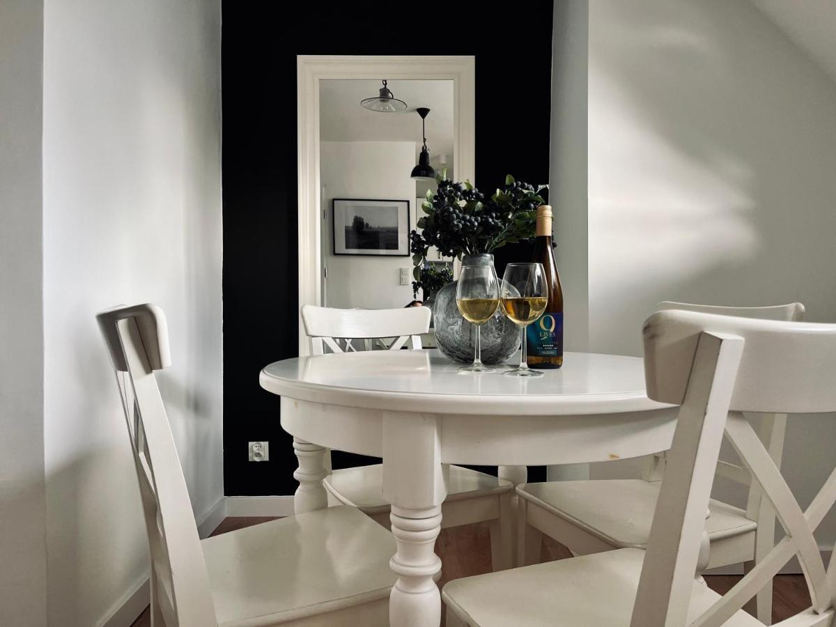 Apartament Dana Browna Jelenia Gora Bagian luar foto